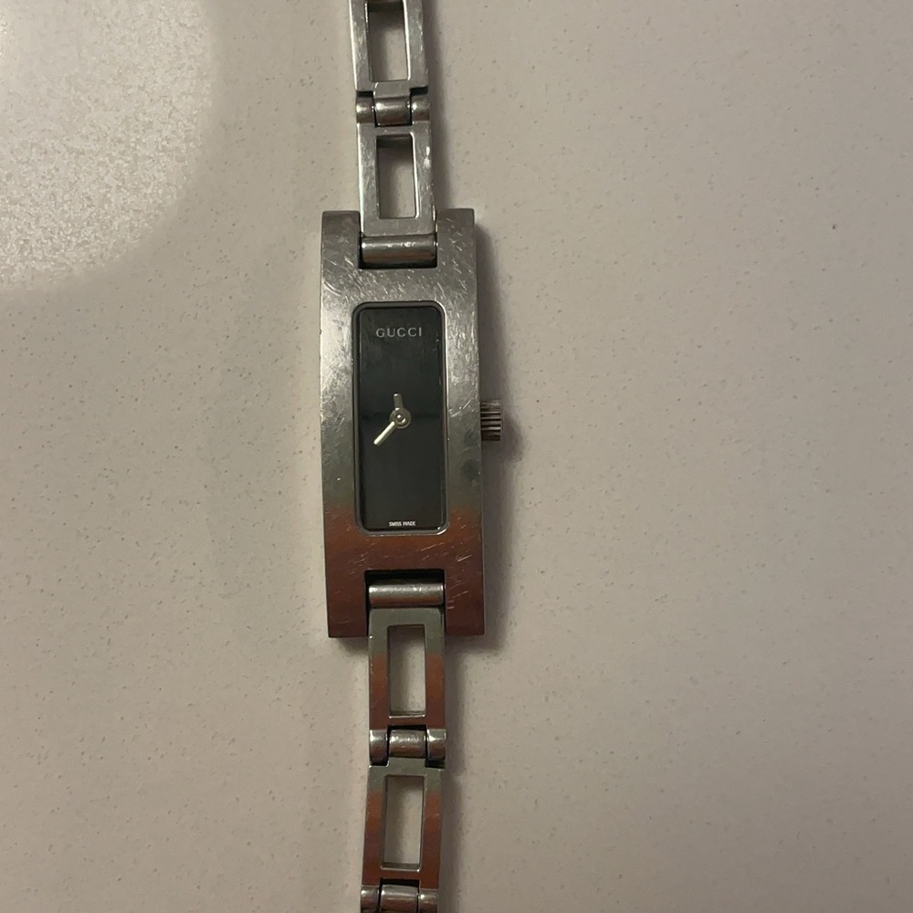 *SOLD* 3900L Vintage Gucci Watch